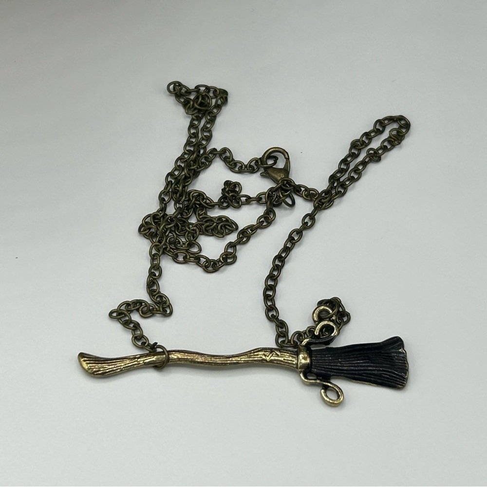 Harry Potter broomstick necklace